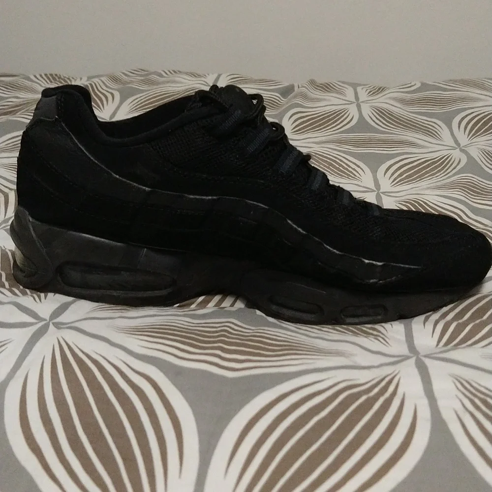 Shoes - Picture 3 of 8